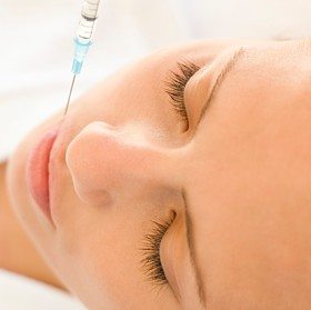 Woman-being-injected-with-Botox